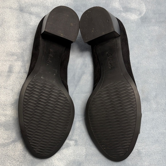 Clarks Women's Black Leather Suede Pumps - Picture 8 of 11